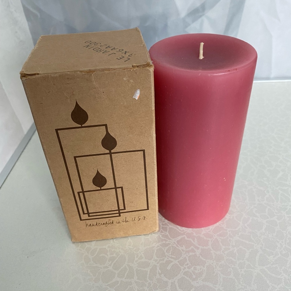 Les Jardin Pillar Candle - Red
